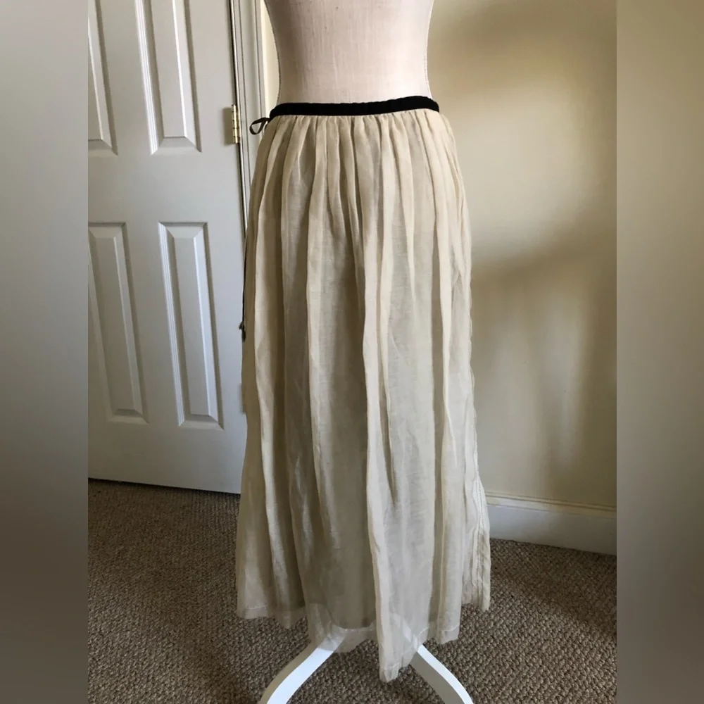 Elegant Cream Maxi Skirt - Picture 3 of 12